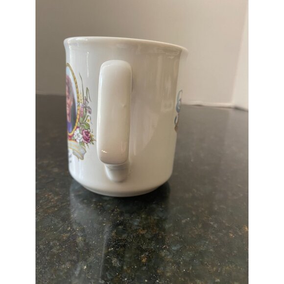 Crown Windsor Commemorative Wedding Mug, Prince Andrew and Sarah, 7/23/86, Engla - Picture 2 of 8